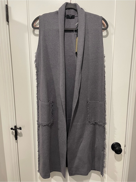 Tahari Jackets & Blazers - Tahari Gray Sleeveless Open-Front Knit Vest Cape